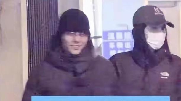 陈伟霆×何穗：官宣生子后首次同框 北京街头挽手散步甜度拉满