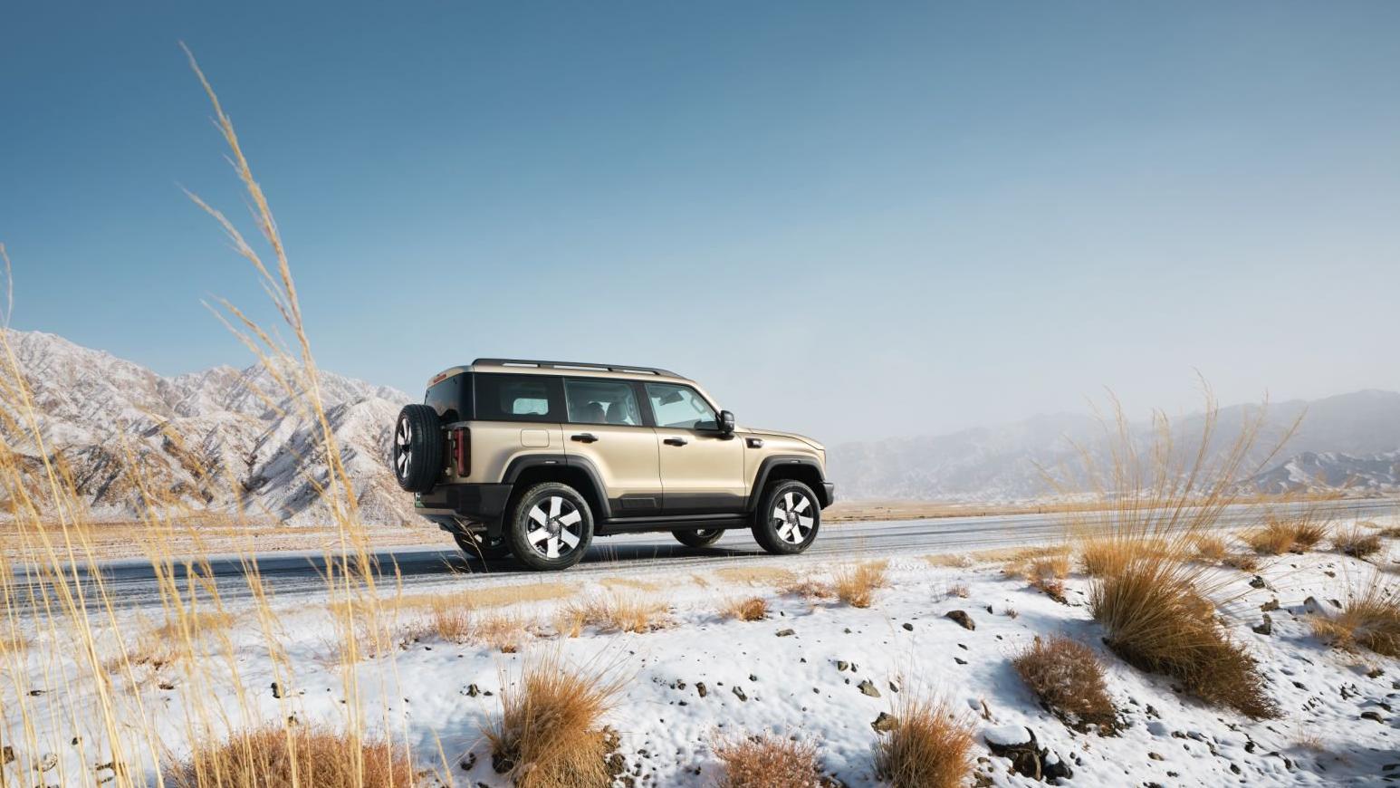 ​一个被低估的硬派SUV安全真相：选增程还是混动？