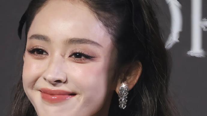 娜扎黑丝绒蝴蝶结造型美到失语！冷甜切换直接封神