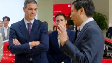 雷军全程陪同西班牙首相参观小米科技园，展示全栈自研