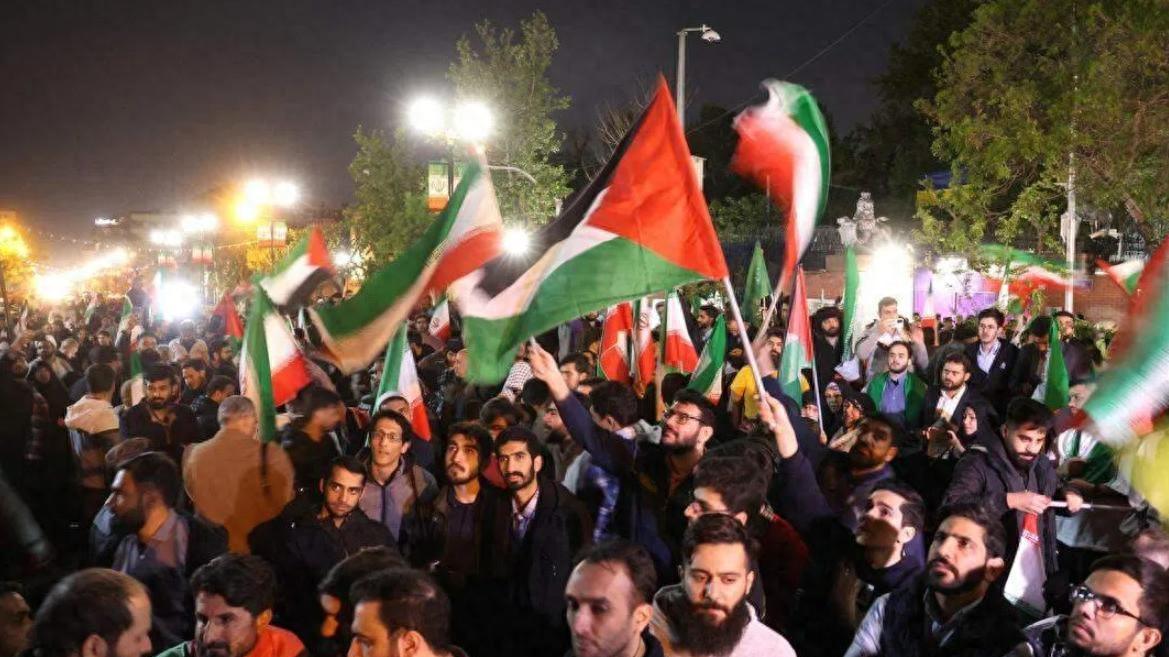 2026伊朗天崩开局，美国武力威胁，以色列反常沉默，破局关键在这