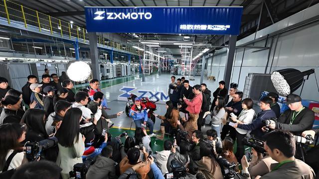 硬刚欧美 ！4月17日的荷兰摩托赛，张雪53号必遭欧美技术招术？