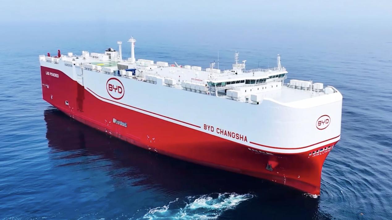 比亚迪 2025 年斩获四连冠 460 万销量领跑全球 海外市场破百万创纪录