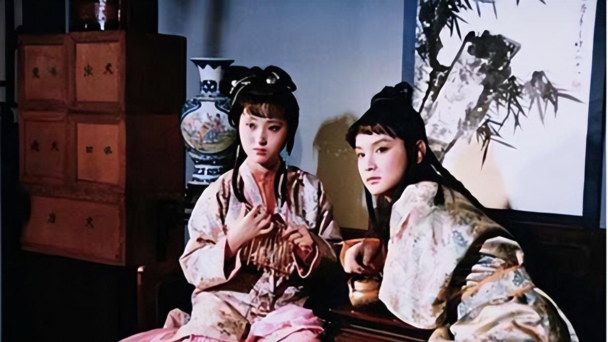 宝玉为何那么确定，“凭他怎么后也不接”，也短不了他和黛玉的？