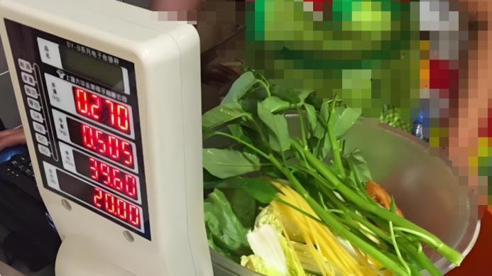 “106元一碗”，频频被骂上热搜，麻辣烫到底经历了什么？