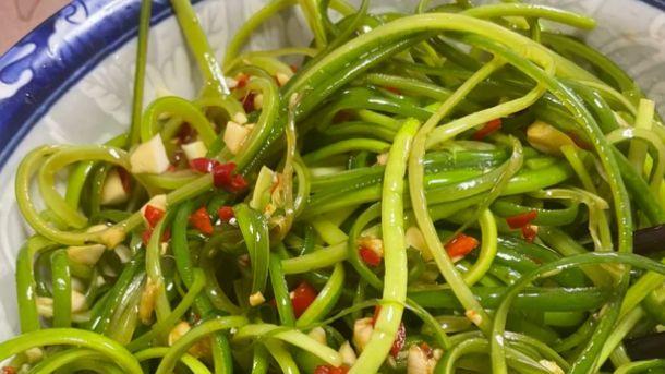 脆到 “咯吱” 响！湖南凉拌蒜苗，一口脆爽解夏乏