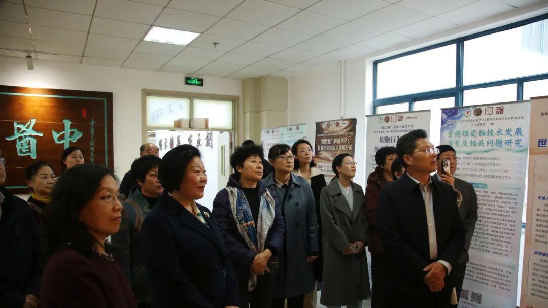 山东中医药大学开学第一课，听校友薄秀花宣讲中医海外传薪故事