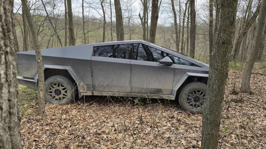 特斯拉2025年产销数据出炉：销量下滑9%，不同人群反应大不同