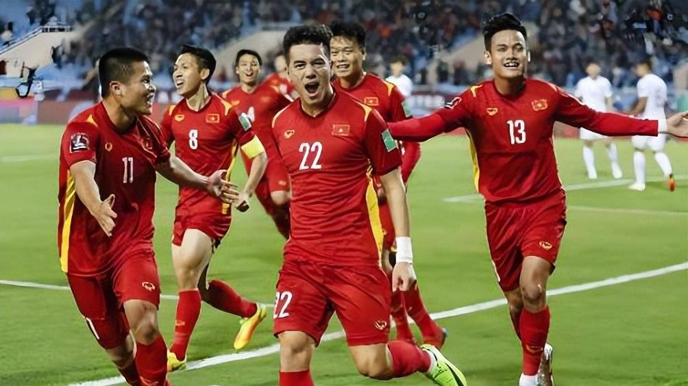 欧文探访贵州村超引热议 新星崛起为中国足球注入新期待