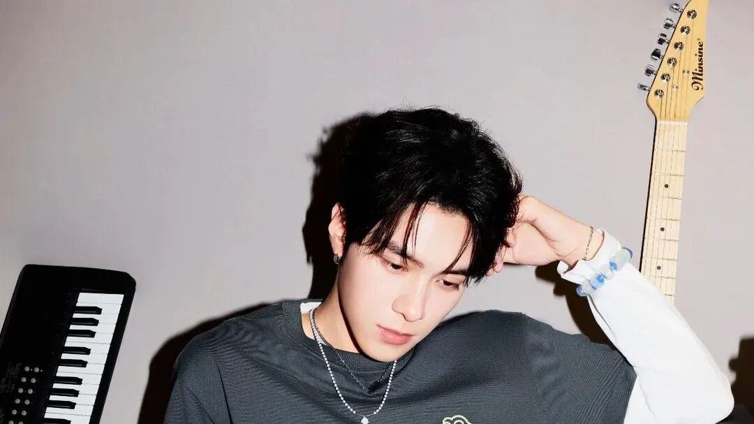 球鞋配束脚裤=穿搭灾难？女生看了想绕道，你却觉得挺潮。