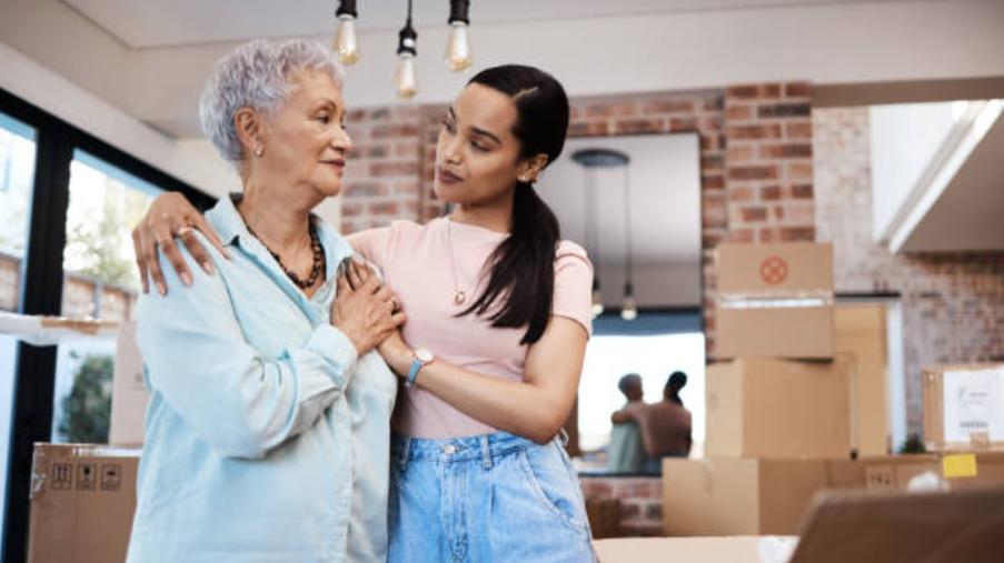 婆婆把房过户给姑姐，让我母亲回家她来养老，我陪着母亲一起离开