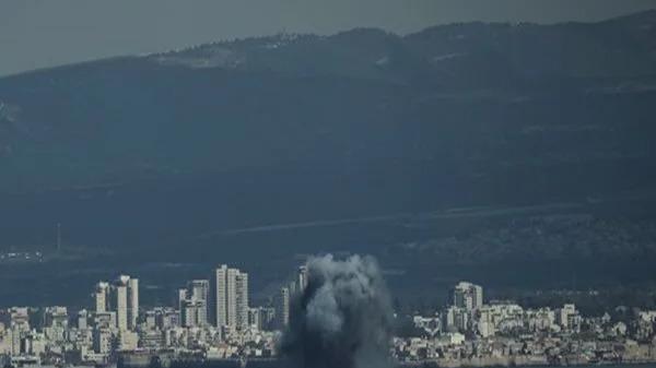 英语：伊朗首都发生爆炸，美以空袭持续进行