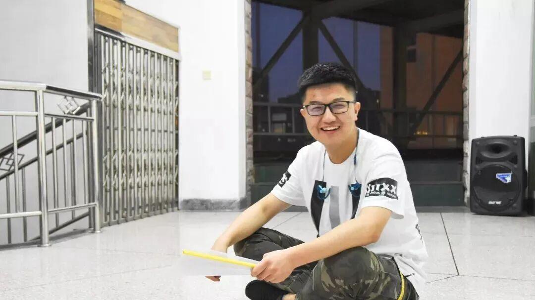 穆亚沙尔·吾买尔：家庭也可能成为最伤人的战场——读柯思雅的剧作《平淡日子里的刺》有感