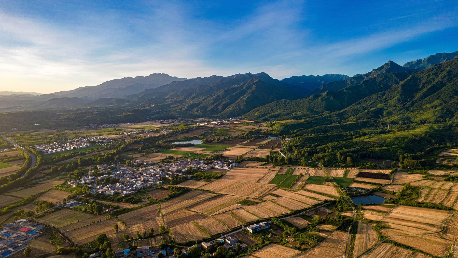 秦岭为幕，乡野成诗