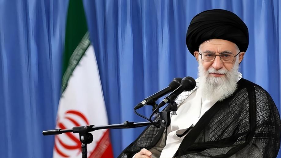 美以发动空袭，哈梅内伊遇袭身亡，伊朗是复仇，抵抗，还是妥协？