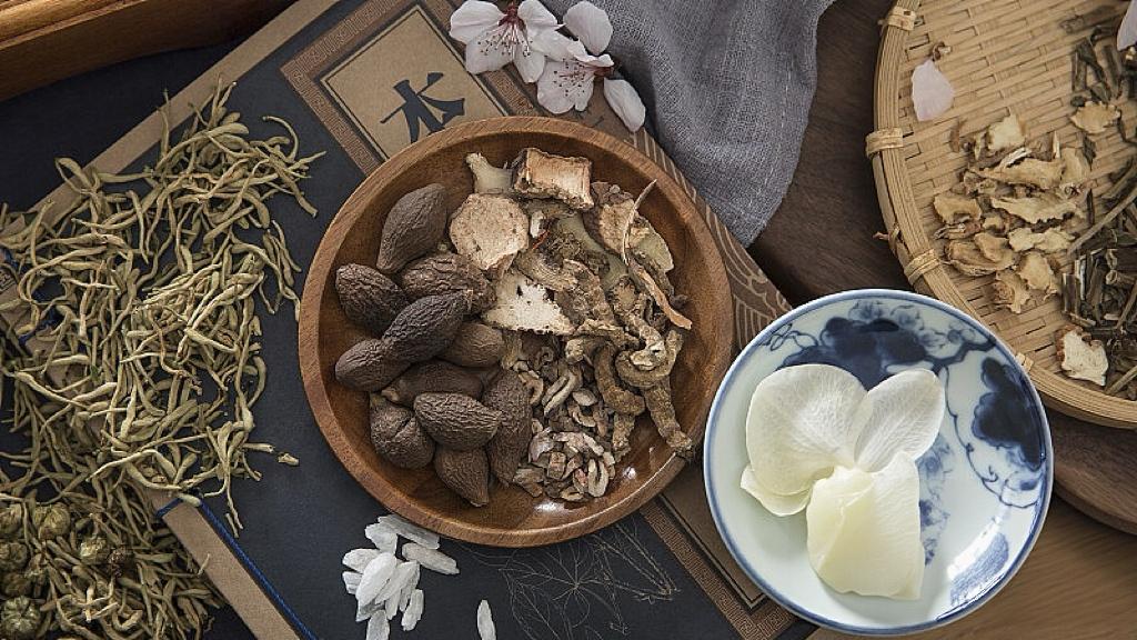 为什么AI越强，个人创作者反更“能打”？