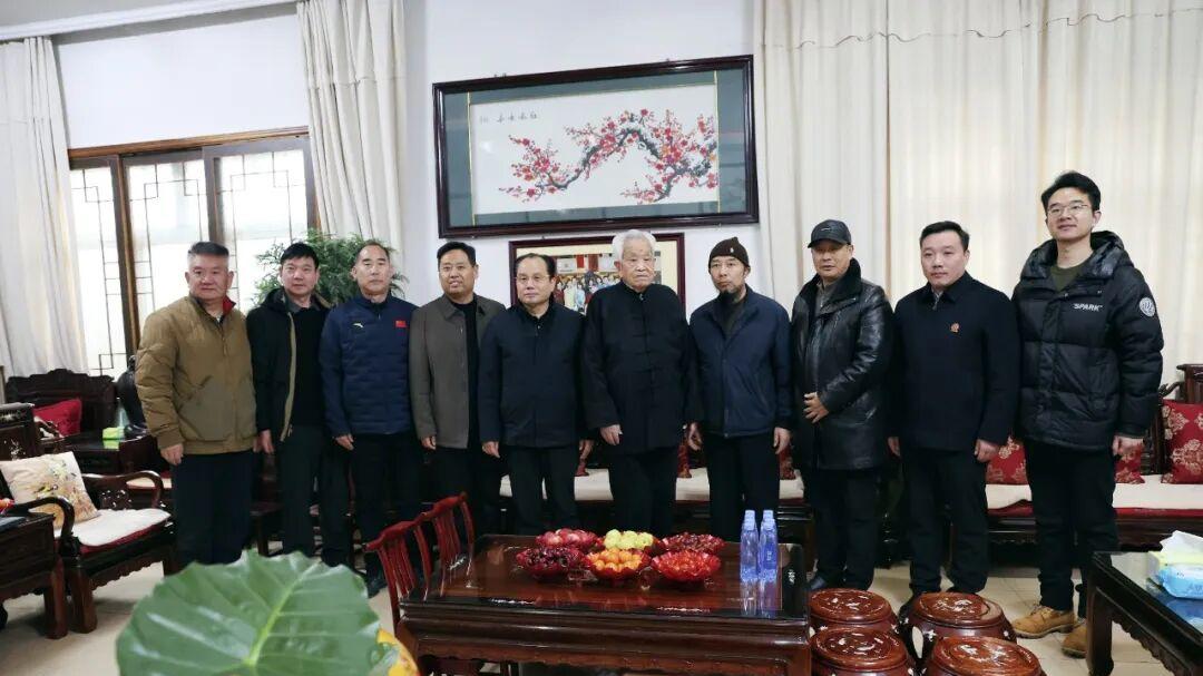 登封市武校联合会新春慰问梁以全先生