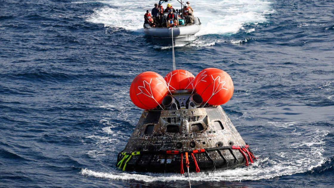 美国绕月飞船返回：遭受2800℃灼烧，隔热罩最厚仅7.6厘米！