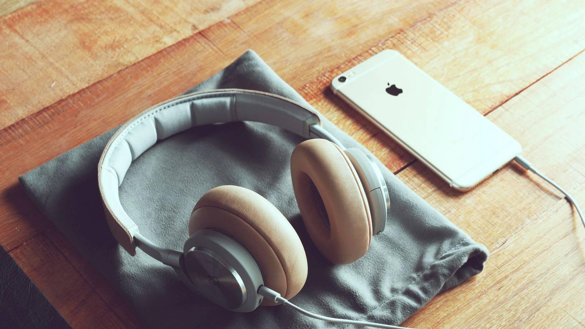 长时间佩戴耳机，危害竟然这么大！