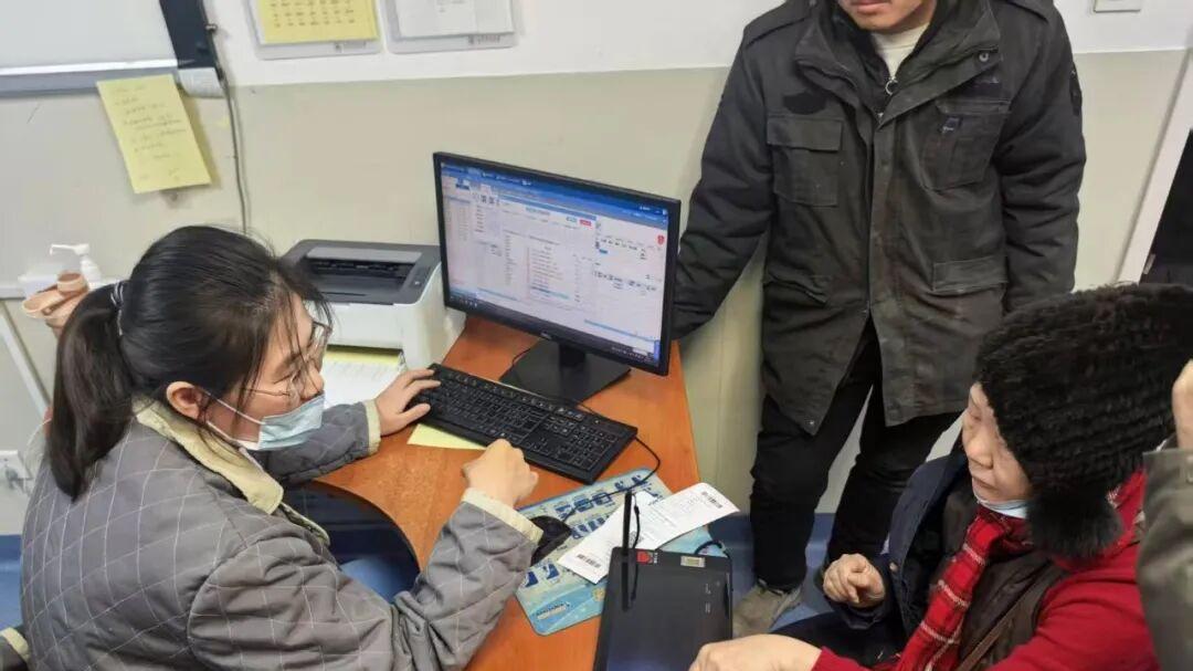 暖心相助！六合园南社区及时处置施工摔伤事件获居民点赞