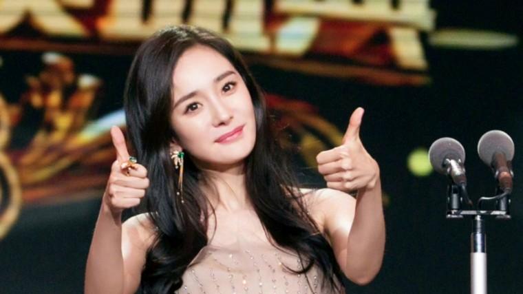 品质盛典《生万物》剧组全员拿奖，将杨幂的尴尬体现得淋漓尽致