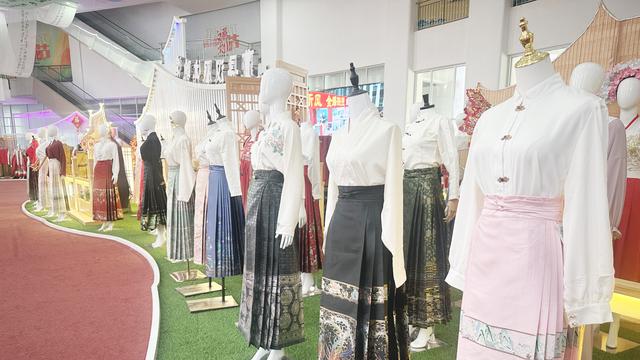 乘牡丹盛会东风，汉服魅力惊艳世界