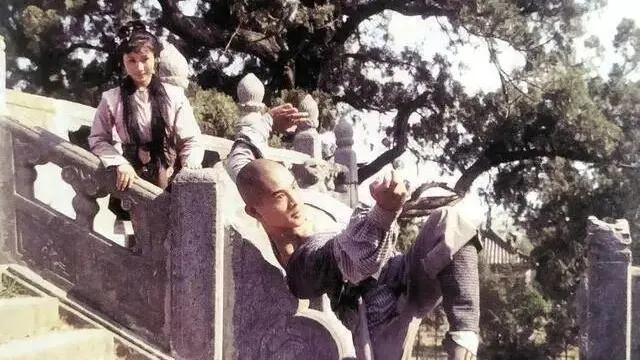 错位的李连杰：从“换心”阴谋论，到“下凡”演短剧