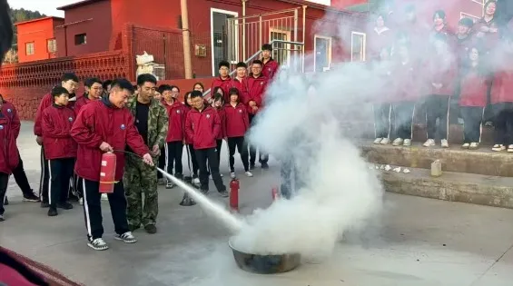 定襄县诚信中学 l 筑牢安全防护网 守护校园好时光