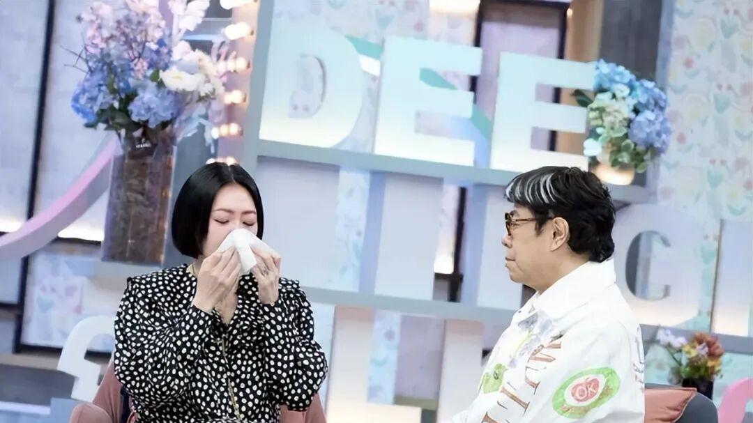小S正式复工，自曝大S离世内幕：如果当初听妈妈的，姐姐就不会走