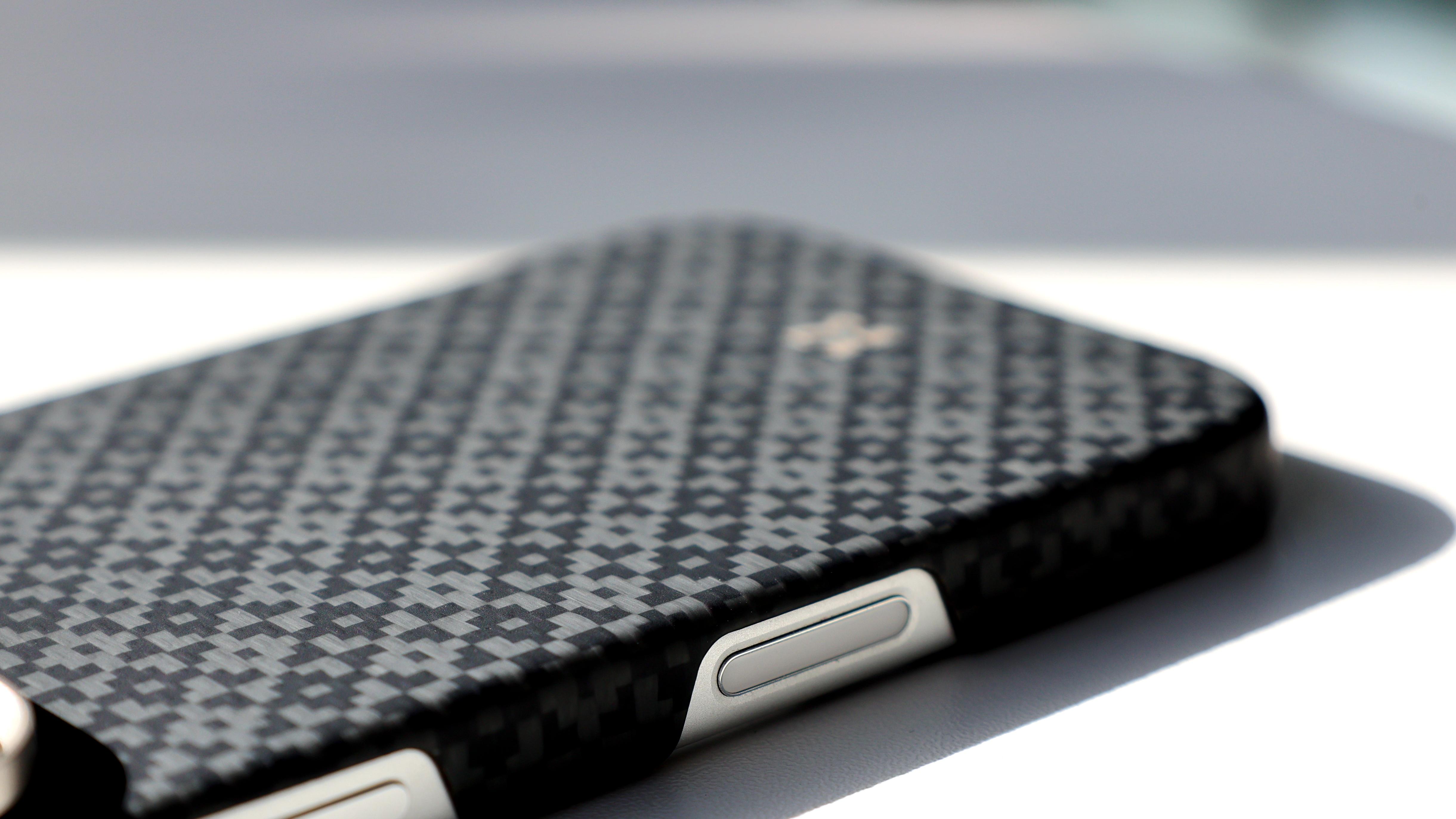 给iPhone 17 Pro换上了邦克仕的菱格磁吸凯芙拉手机壳