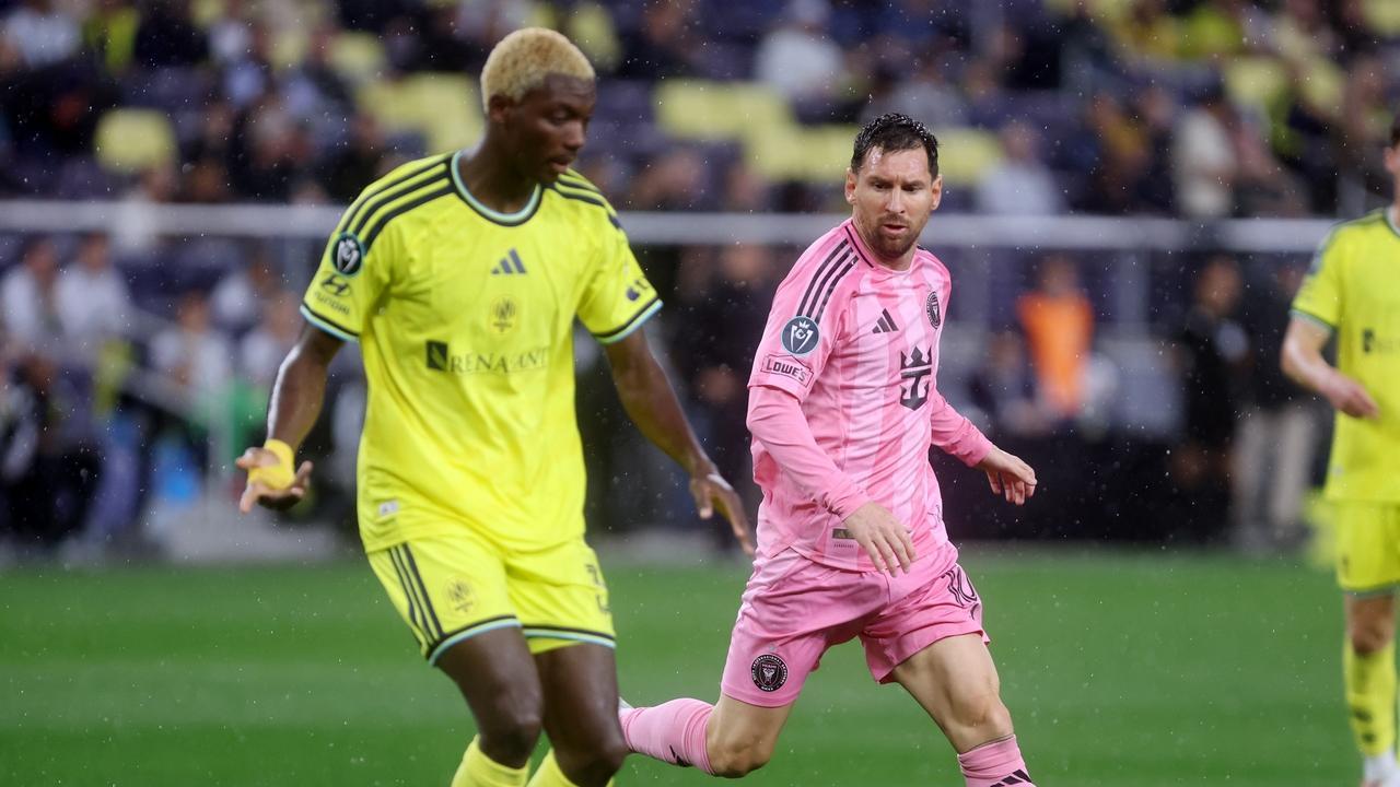 900球 + MVP双丰收, 38岁梅西8.7分个人高光, 却无缘带队晋级, 可惜了