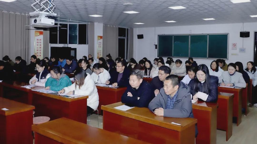 淮滨二高：深耕课改促成长 凝心聚力启新程