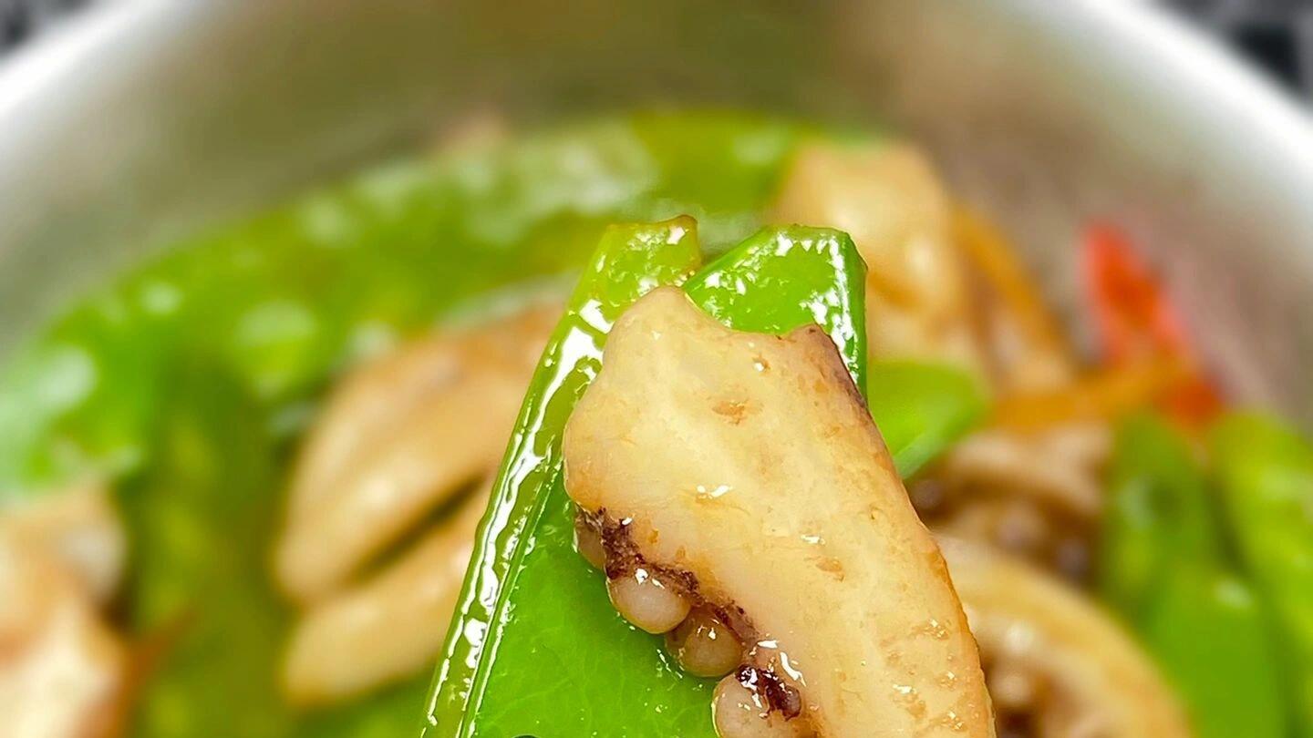 荷兰豆炒鱿鱼：脆嫩鲜香，一口入魂的海陆小炒！