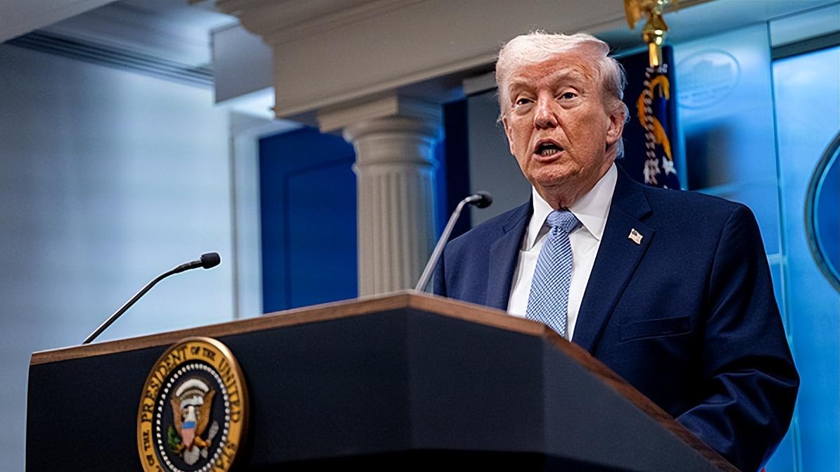 特朗普突然改口要降关税，美国这回真的撑不住了