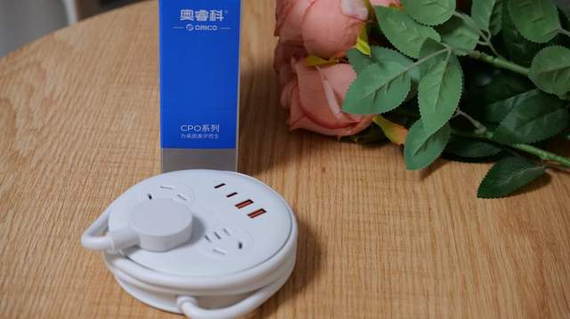 奥睿科7合1桌充实测：巴掌大小，拯救多设备党桌面灾难