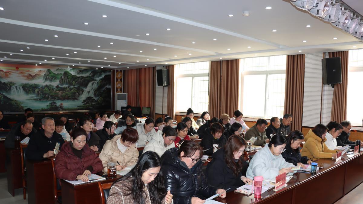 南阳市37小学举办心理健康教育培训