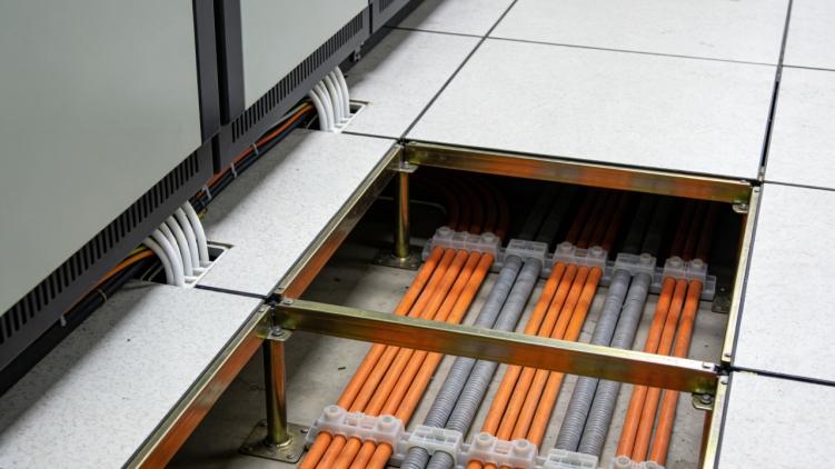 三步重塑老旧机房，告别线路“蜘蛛网”