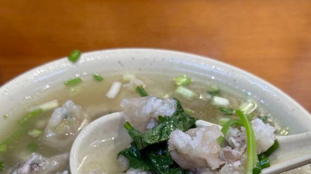 温州鱼丸与灯盏糕：东海之滨的弹嫩鲜香与街头酥脆