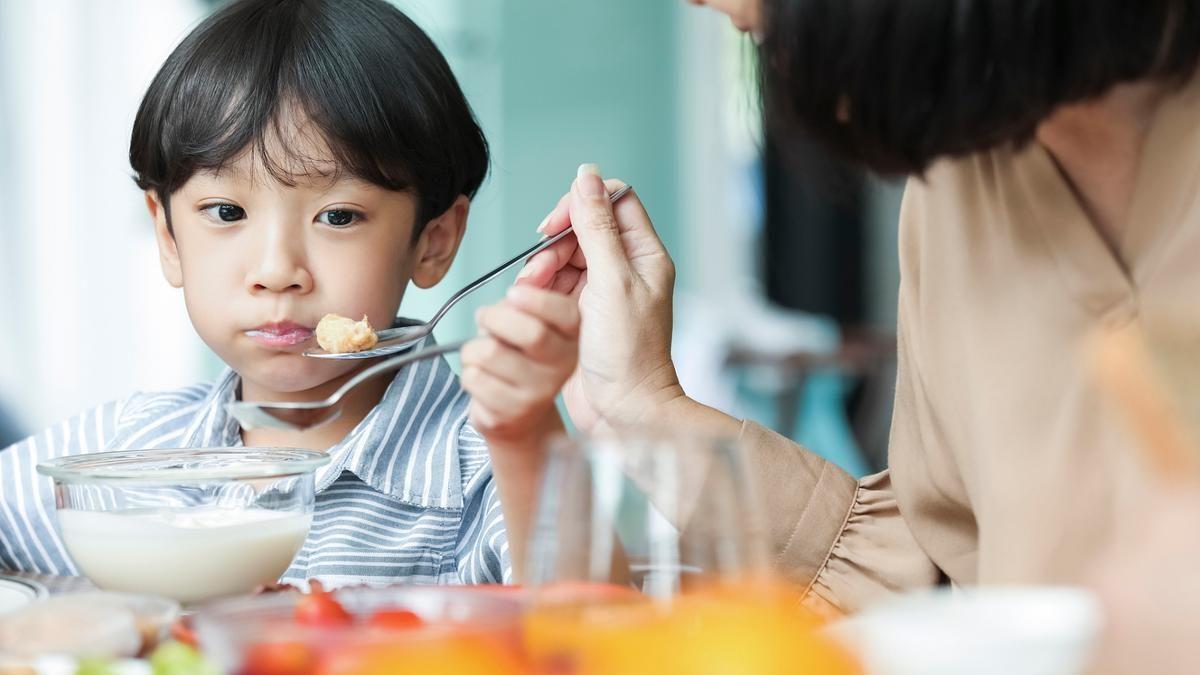 别再喂饭了：读懂宝宝饥饱信号，轻松培养自主进食小达人