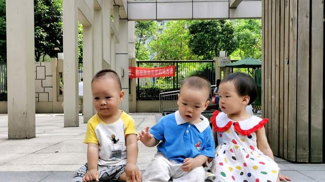 二胎这碗水，不必端平！3个“走心套路”养出和睦手足