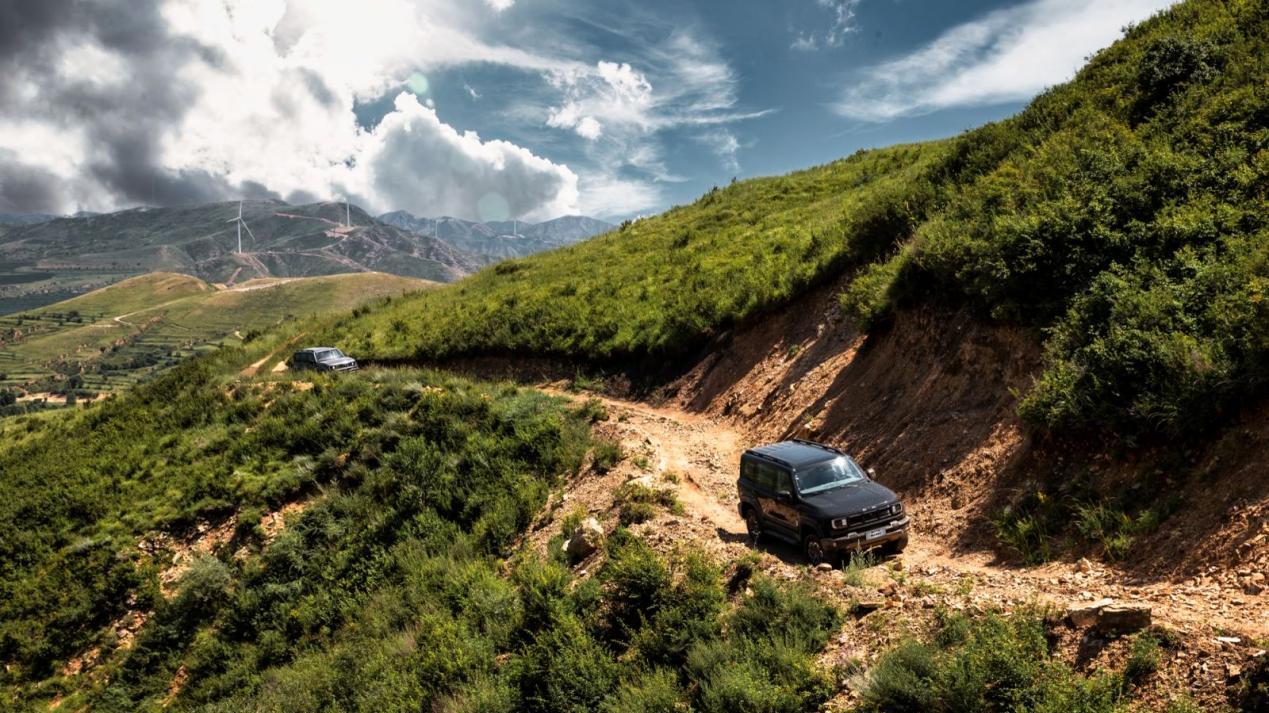 BJ40燃油陡坡全场景指南：上坡有劲，下坡有稳