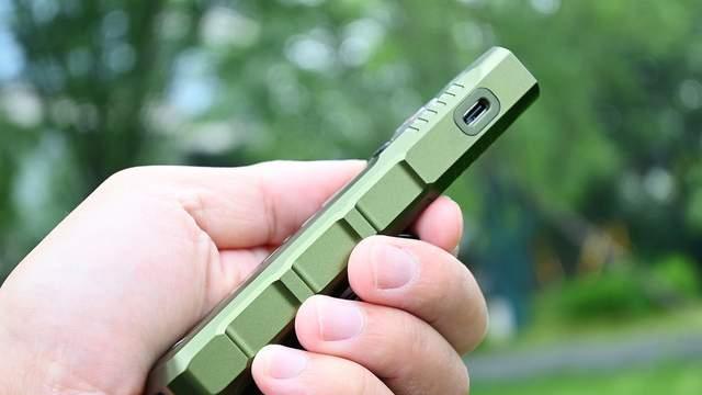 实用且有趣，菲尼克斯Fenix E08R UE扁筒EDC手电体验