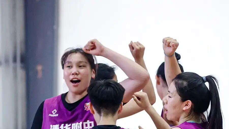 三场狂轰95分61板！中国女篮又冒出一个天才中锋，年龄最小却最狠
