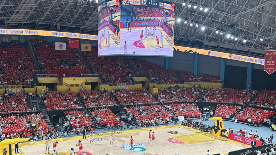 CBA半决赛：广厦拒绝深圳逆转，胡金秋20分8板+孙铭徽12分