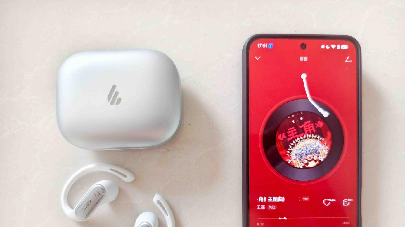 AI声学引擎+无感佩戴，这台开放式耳机把五百块的体验拉满了