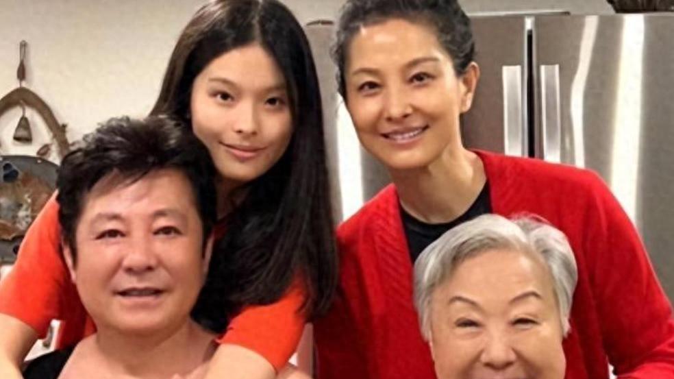 嘴上高喊爱国家，中国赚钱美国花？祖孙三代乐开花！