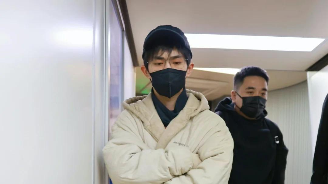 别把面包服穿成“米其林”！真正的高级感，都是“素”出来的。