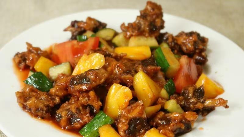 爬完二宜楼腿软到想随便吃？本地大叔领的番鸭馆，20 分钟路竟藏着华安真味