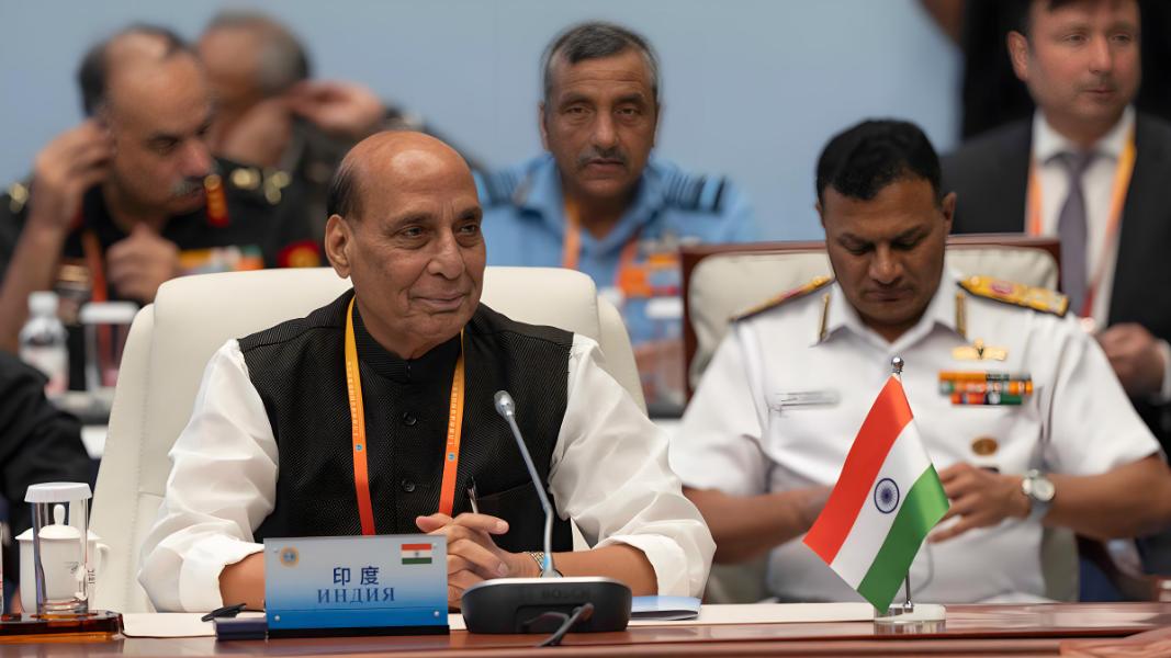 特朗普突然不打了！伊朗内讧？还是美国怂了？