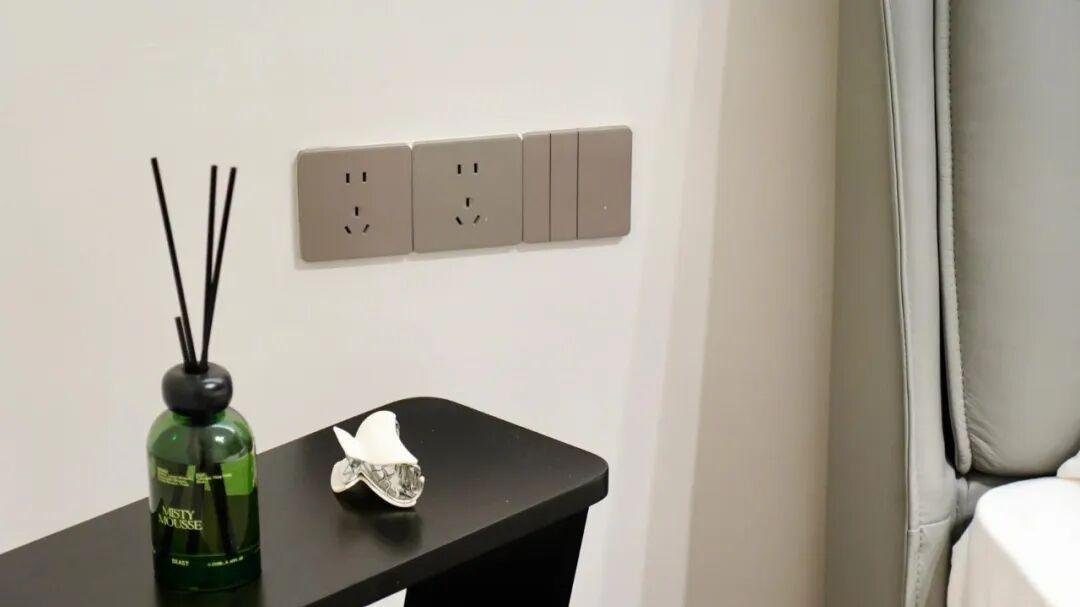 “床头柜”正逐渐退出中国家庭？看了年轻人的做法后，发现很实用